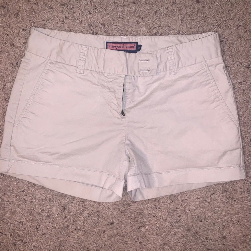 EUC light tan women’s Vineyard Vines shorts